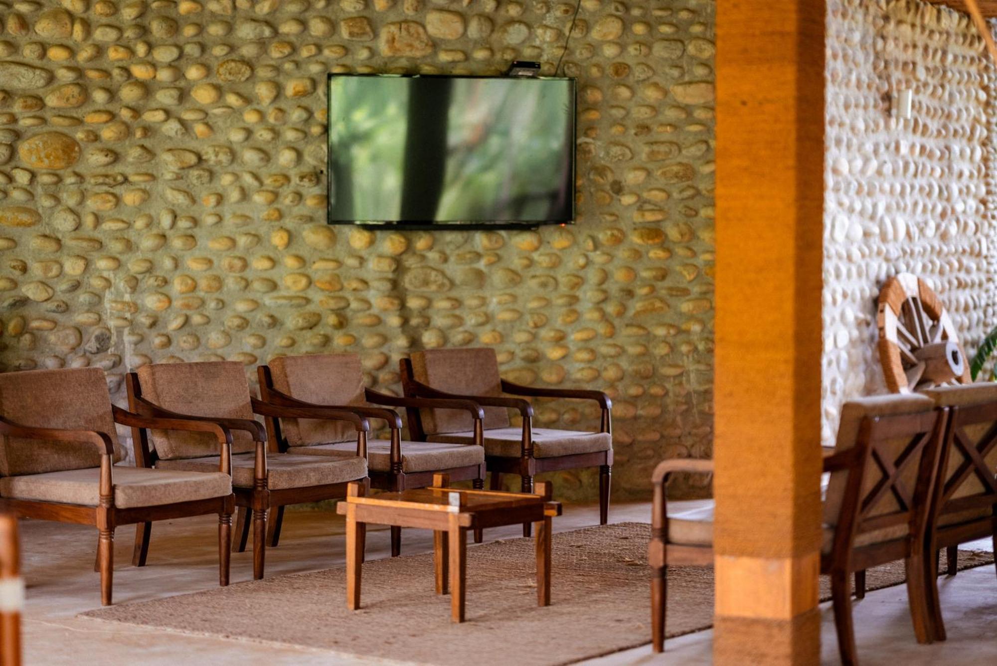 Sanctuary Chitwan National Park Hotel Kültér fotó