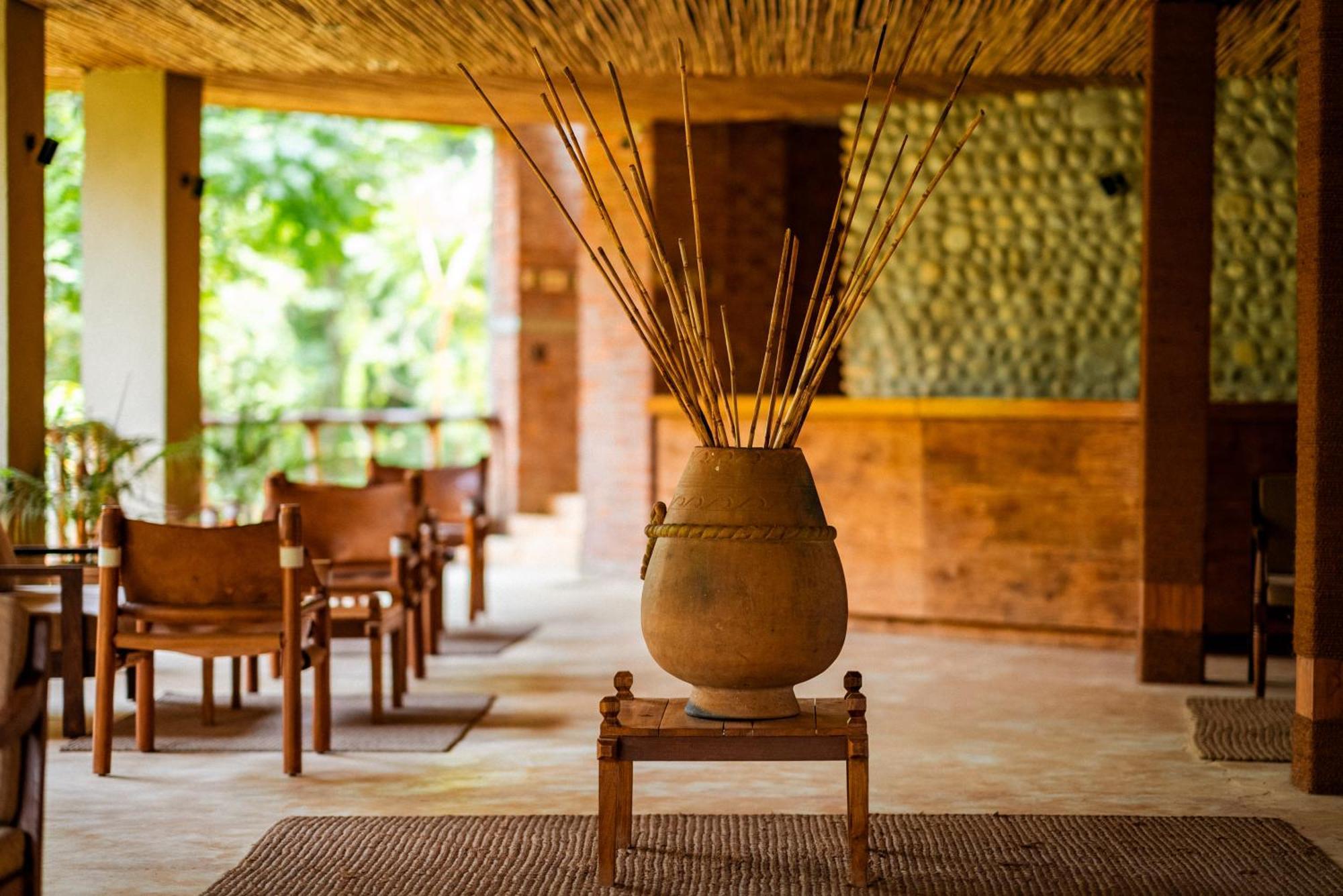 Sanctuary Chitwan National Park Hotel Kültér fotó
