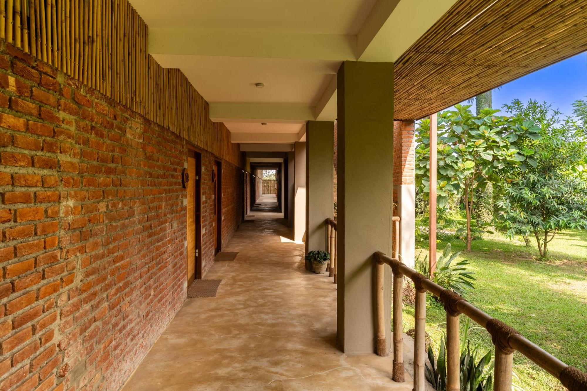 Sanctuary Chitwan National Park Hotel Kültér fotó