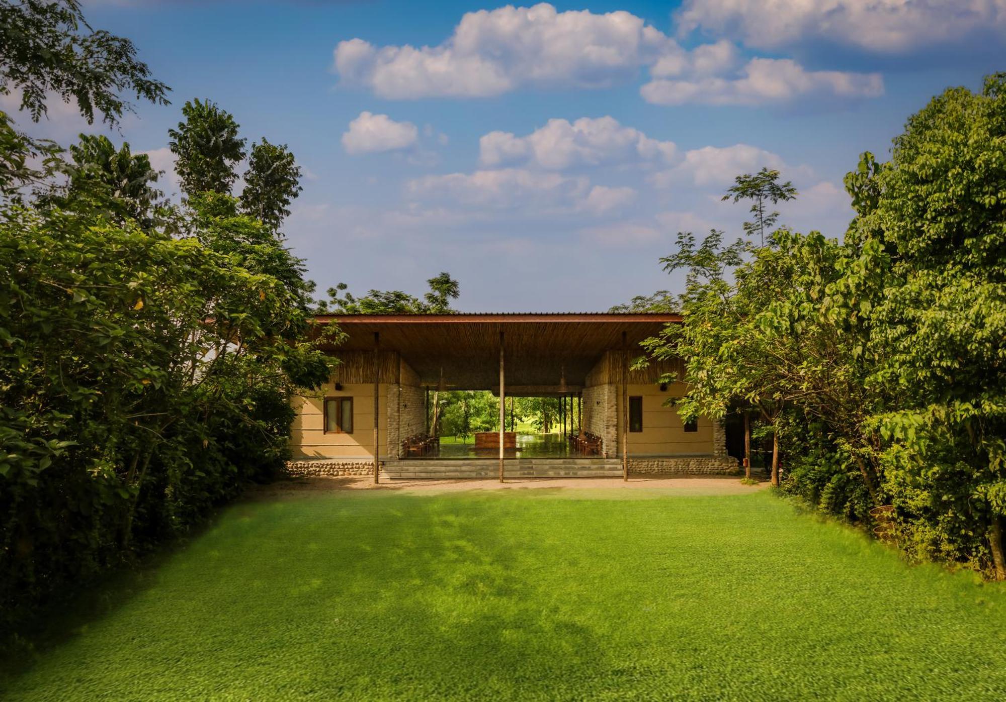 Sanctuary Chitwan National Park Hotel Kültér fotó