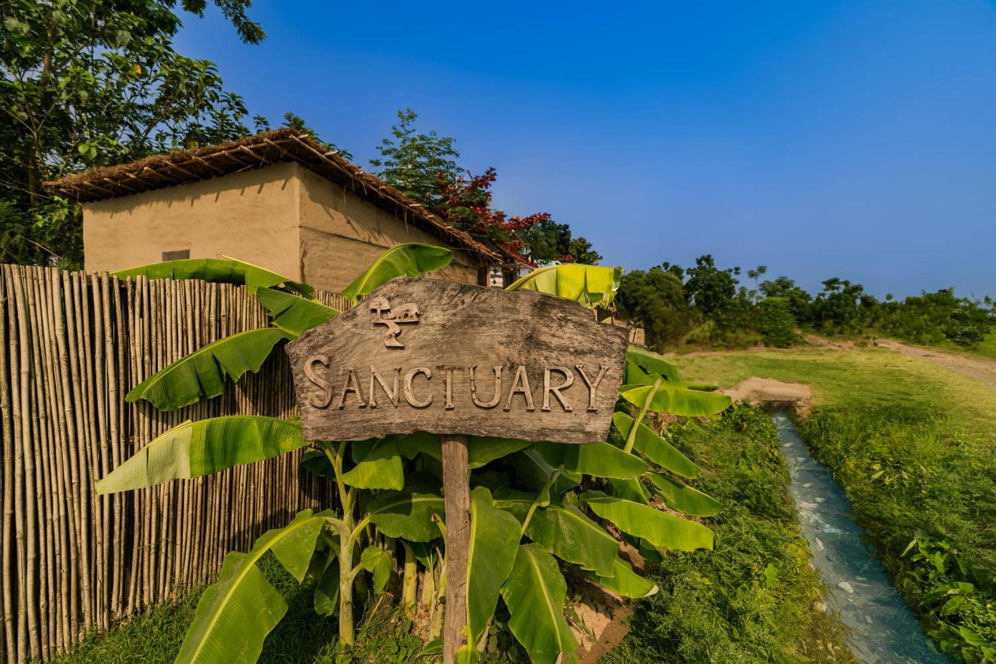 Sanctuary - Chitwan National Park , Nepal Hotel Kültér fotó