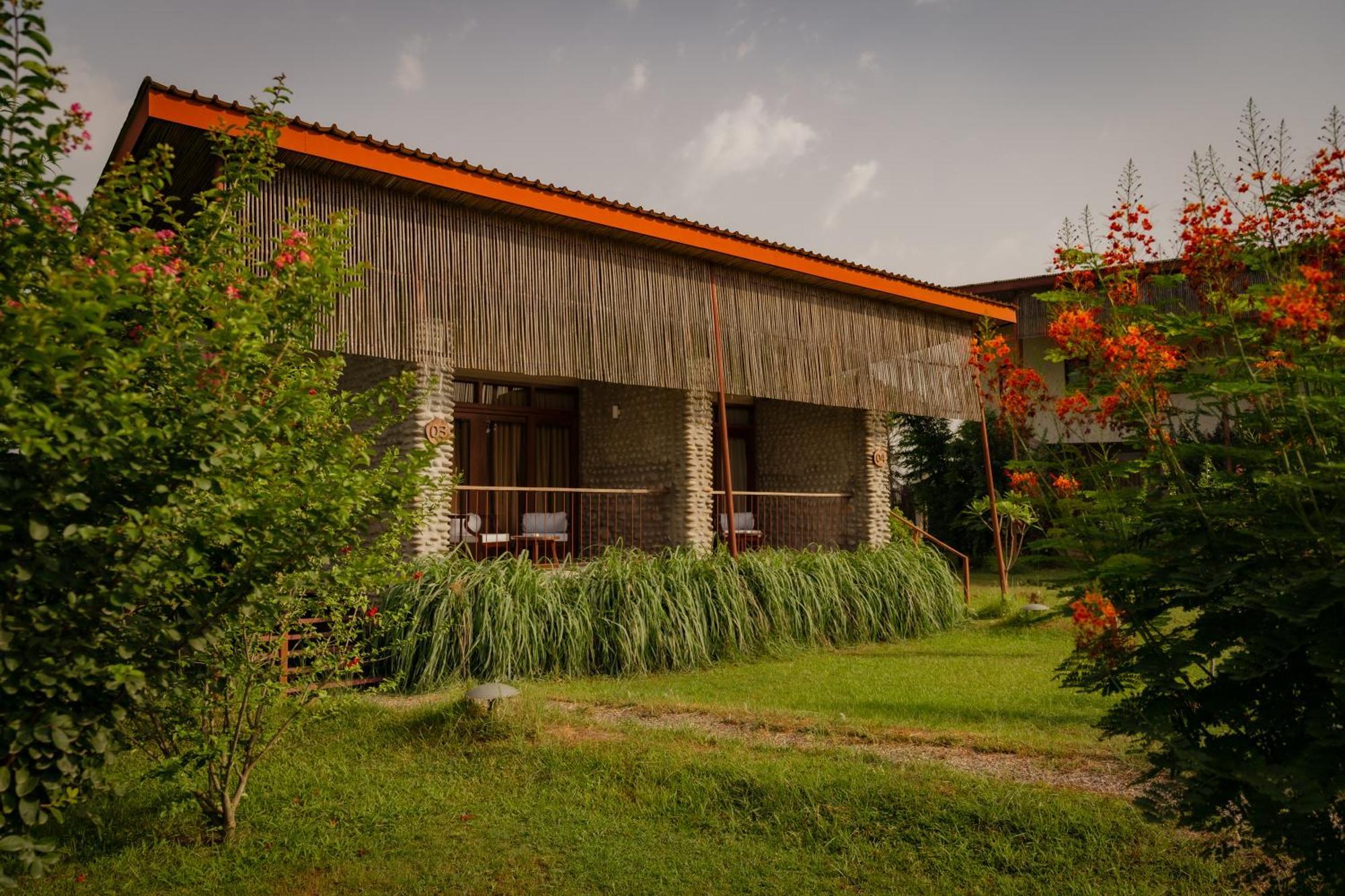 Sanctuary Chitwan National Park Hotel Kültér fotó