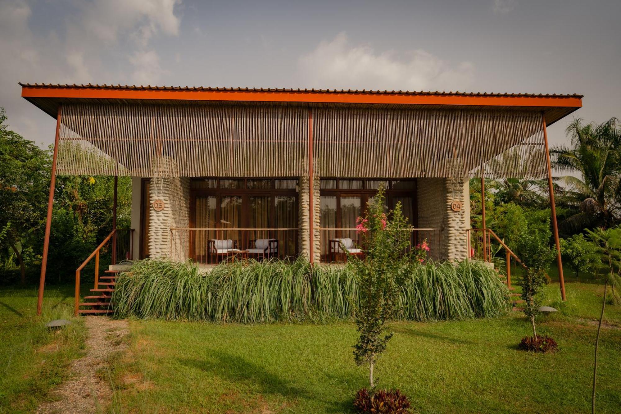 Sanctuary Chitwan National Park Hotel Kültér fotó