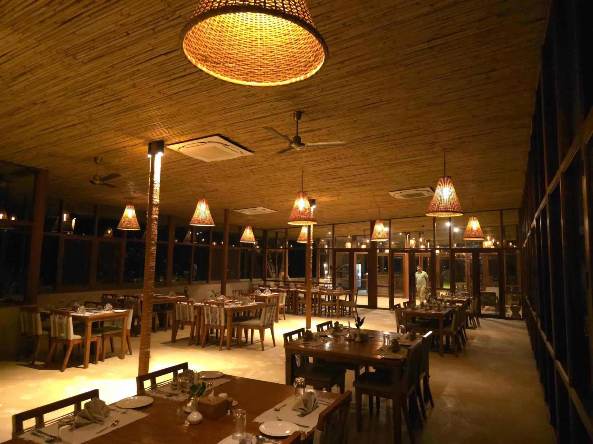 Sanctuary Chitwan National Park Hotel Kültér fotó