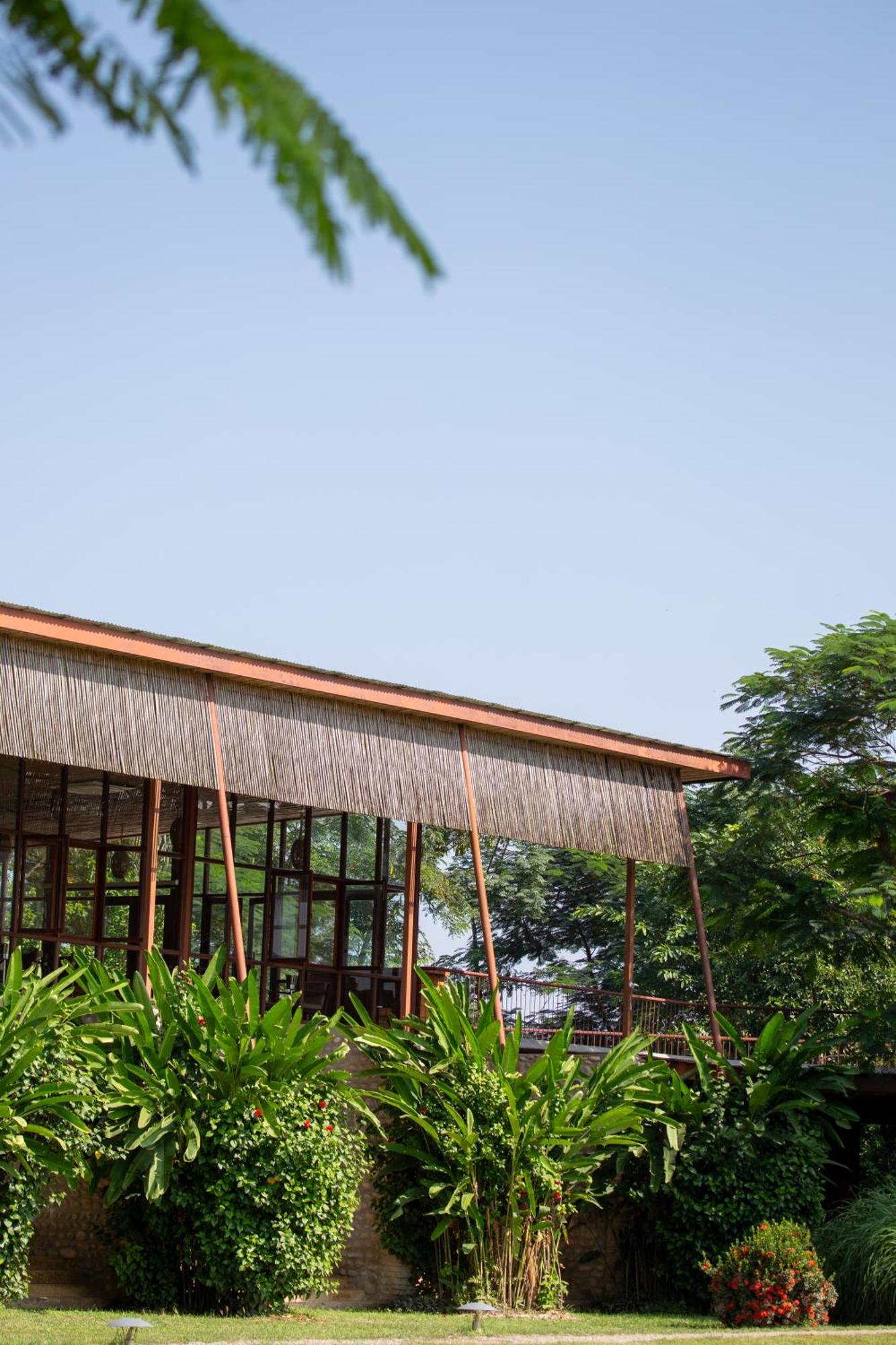 Sanctuary Chitwan National Park Hotel Kültér fotó